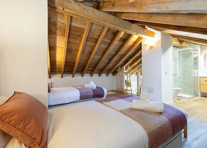 Modern Duplex Courtyard -2bedrooms 2baths