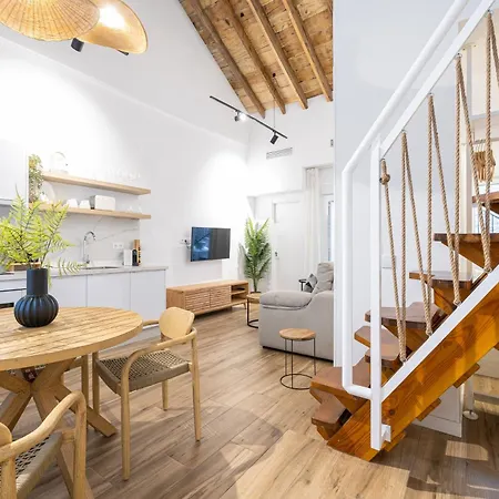 Modern Duplex Courtyard -2bedrooms 2baths * Μάλαγα